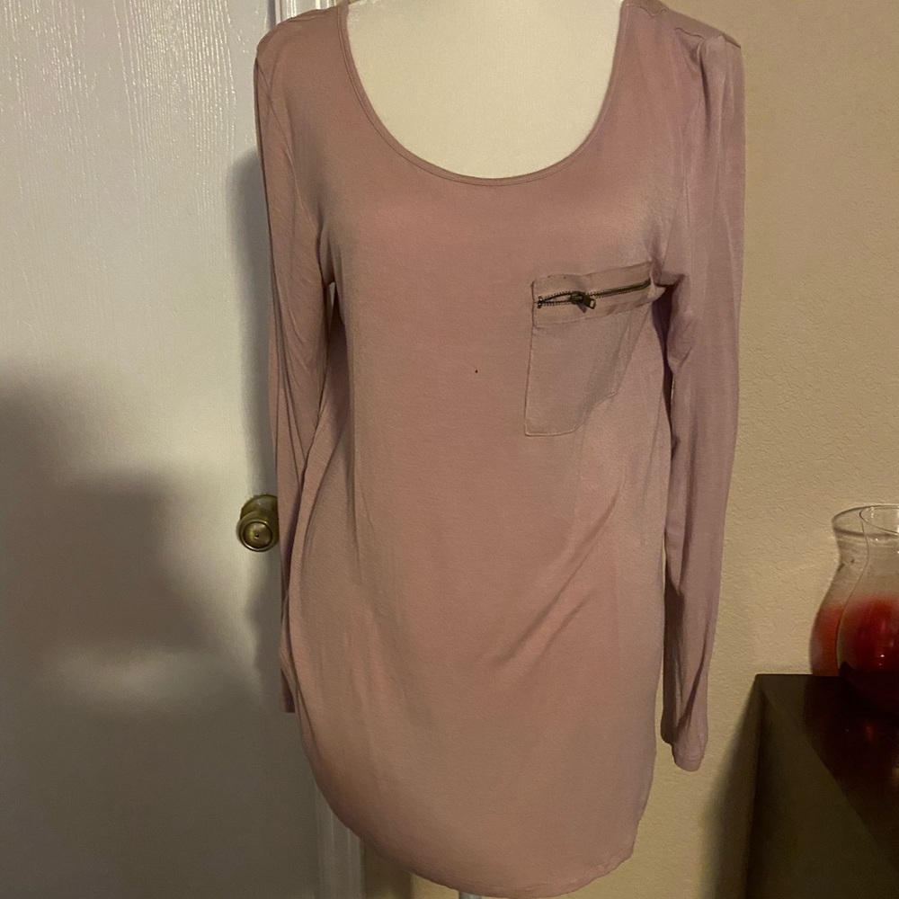 Sleek long sleeve and shirt